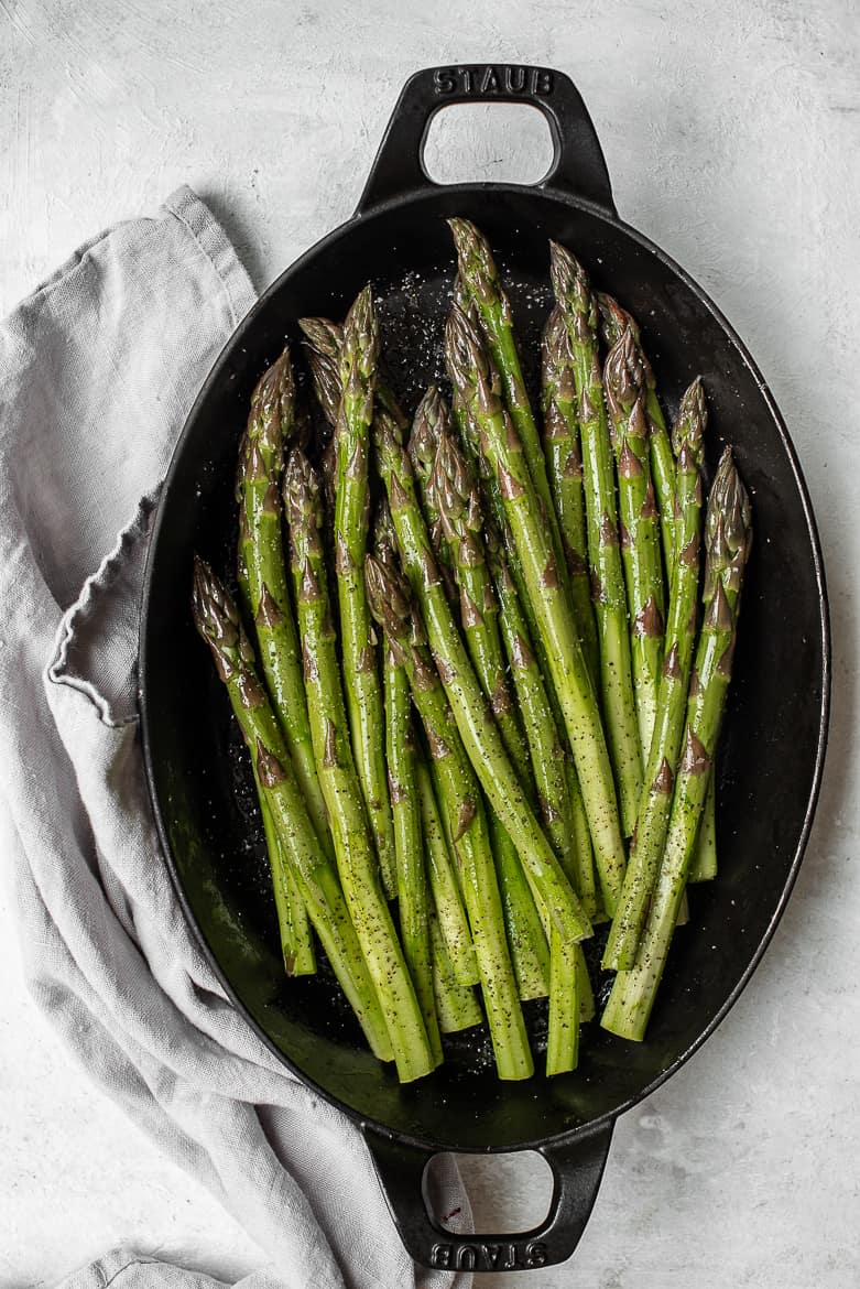 Asparagus spears in roasting pan