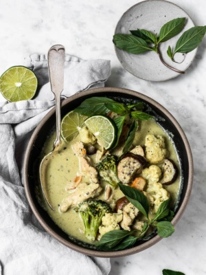 Thai green curry with chicken and vegetables