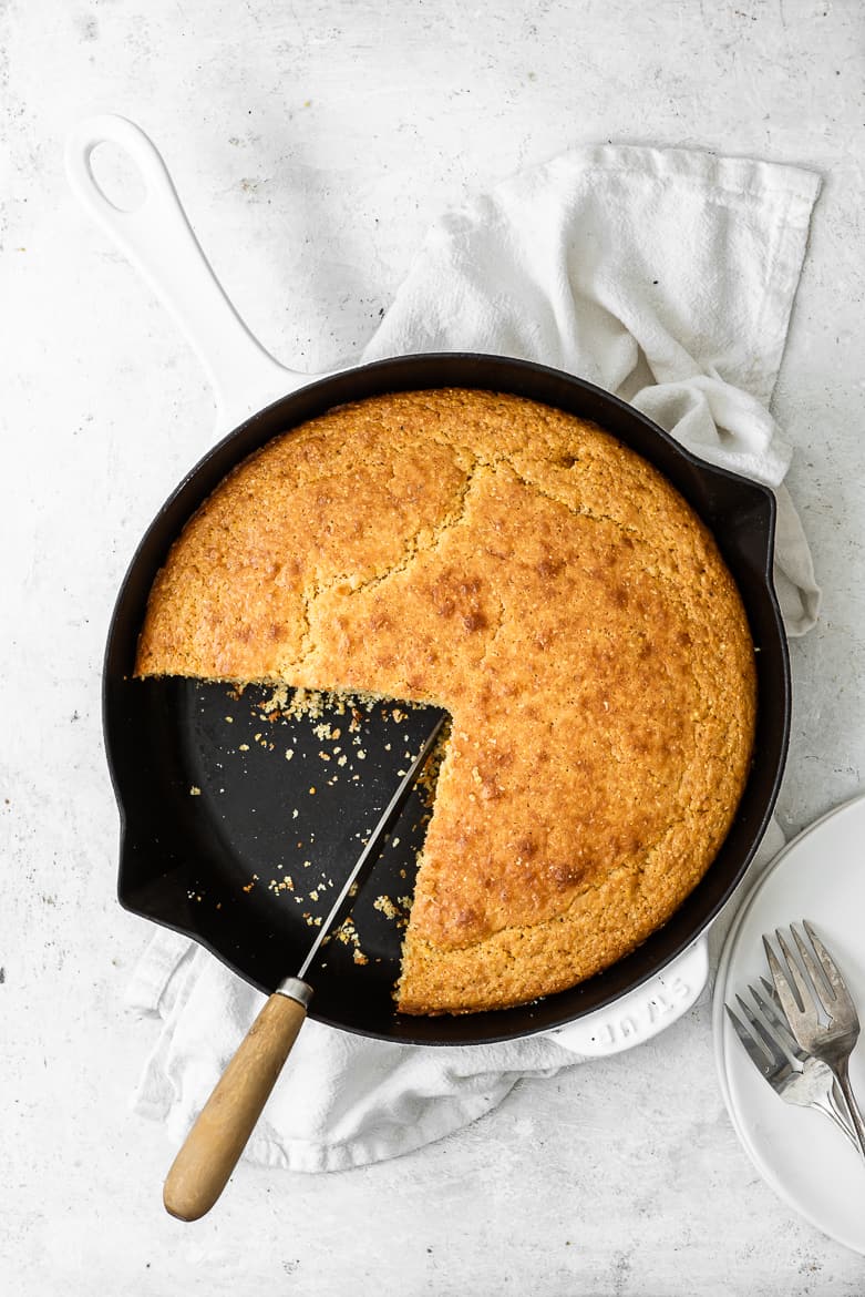 cornbread being sliced