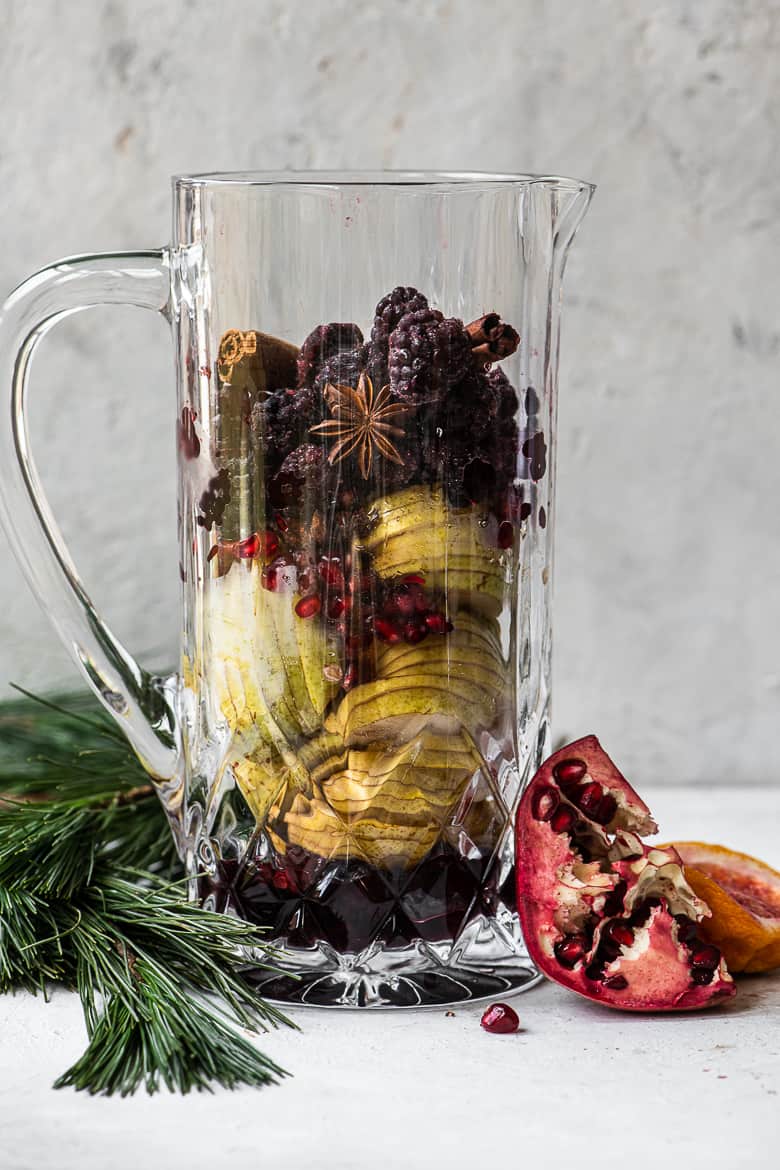 Sangria winter Fruit in pitcher