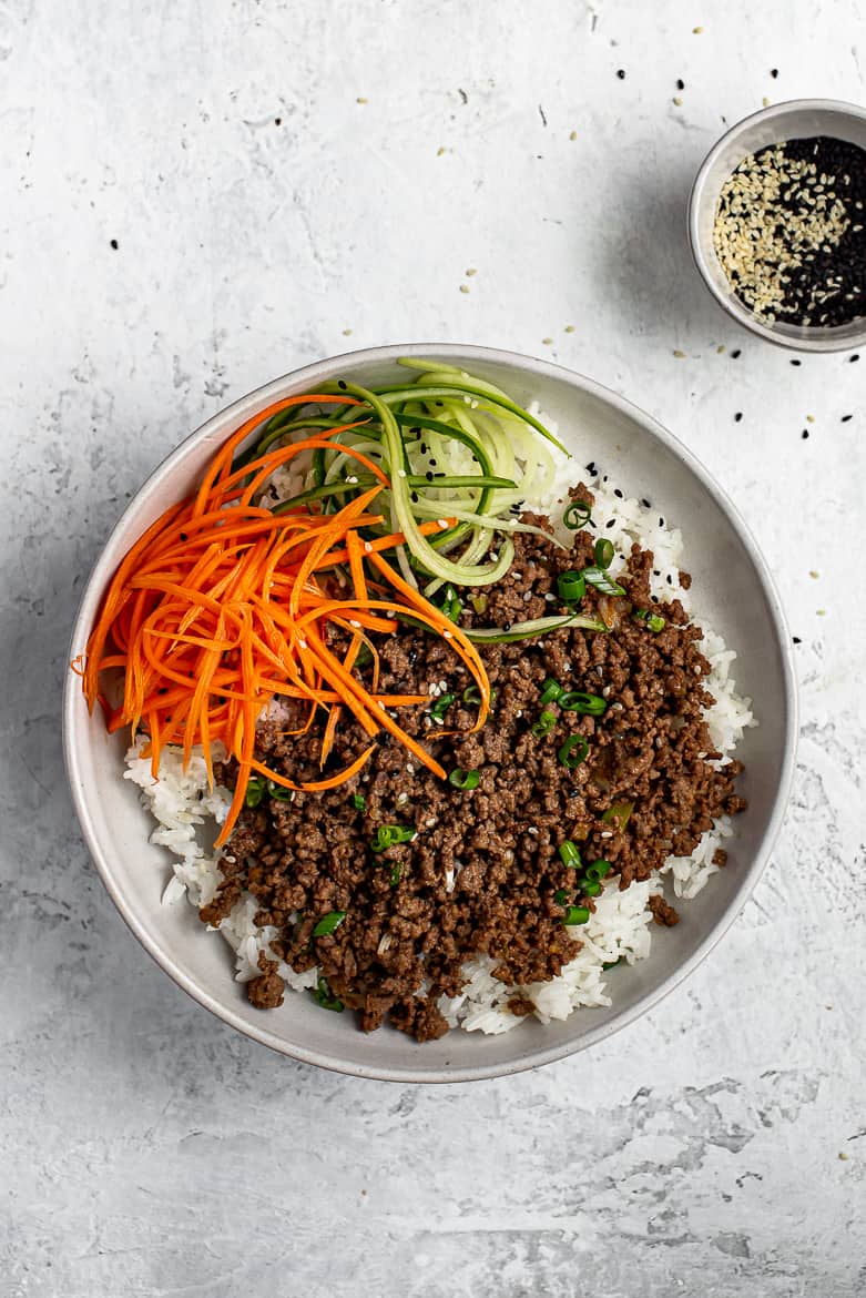 Quick Asian flavoured beef with rice in bowl