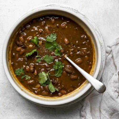 Habichuelas guisadas in serving bowl