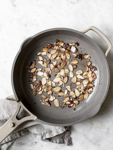 toasting sliced almonds in skillet