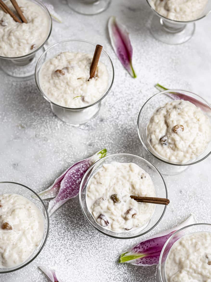  arroz con leche in glass bowls