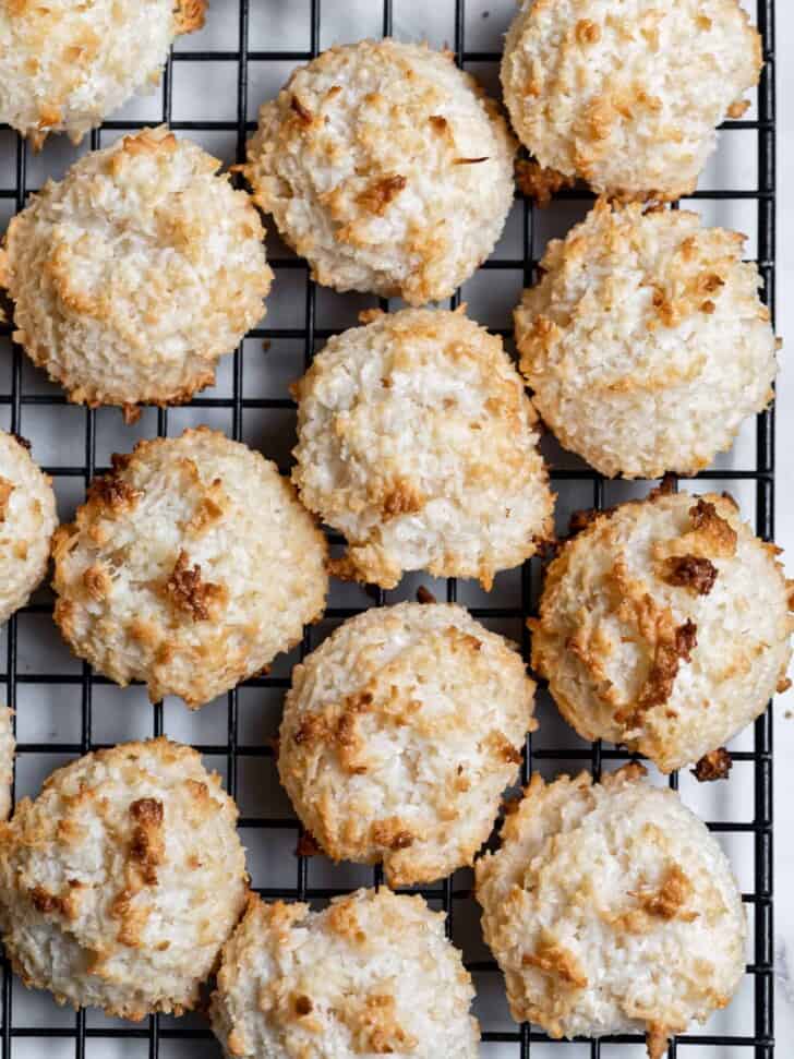 cooling the macaroons on cooling rack