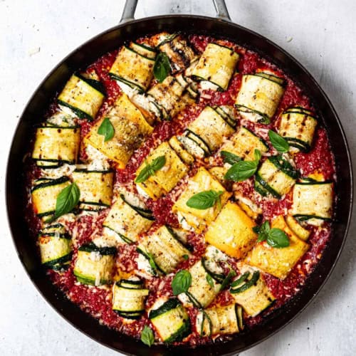 Zucchini involtini in pan with tomato sauce