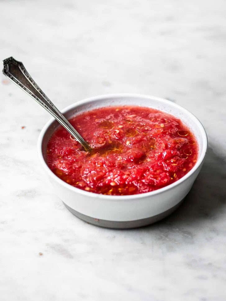 tomato pulp in bowl for pan con tomato