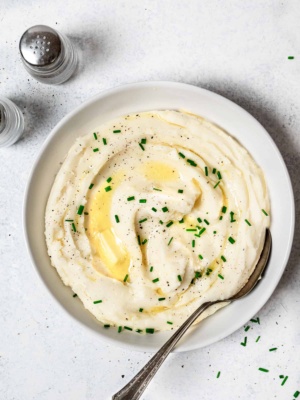 Instant Pot Mashed Potatoes in bowl garnished with chives