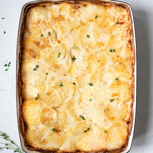 Potatoes au gratin with caramelized onions