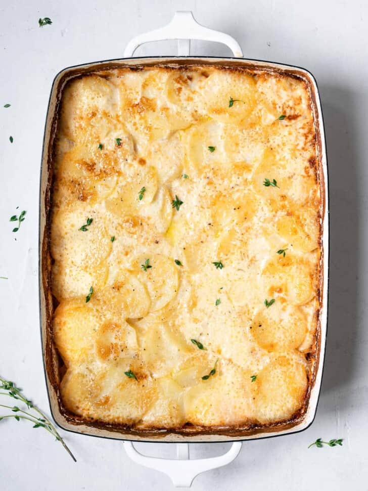 Potatoes au gratin with caramelized onions