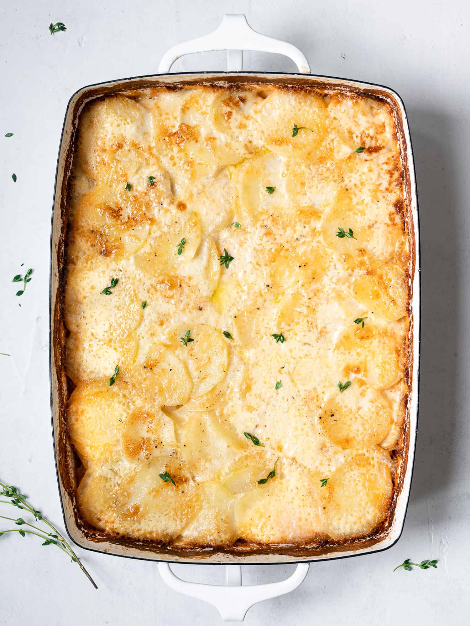 Potatoes au gratin with caramelized onions