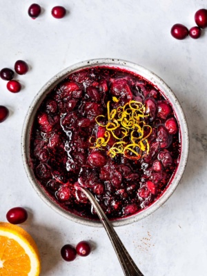 red wine cranberry sauce in bowl