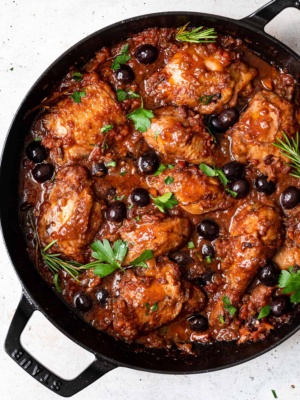 Chicken cacciatore in pan