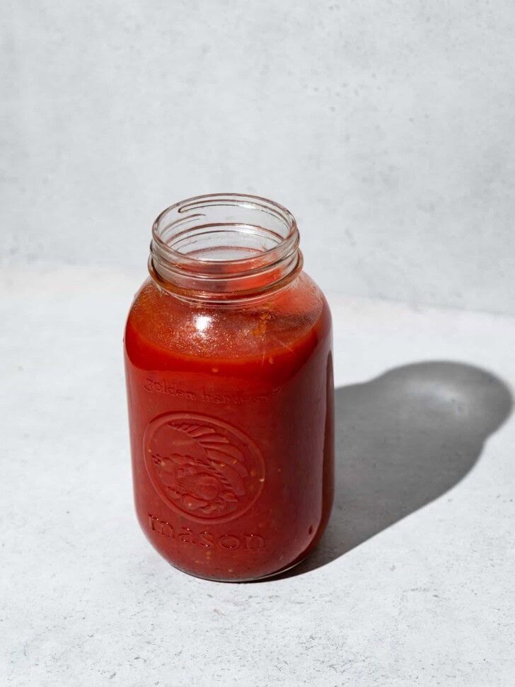  tomato sauce in jar 