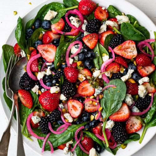 spinach berry salad with pistachios and poppyseed dressing