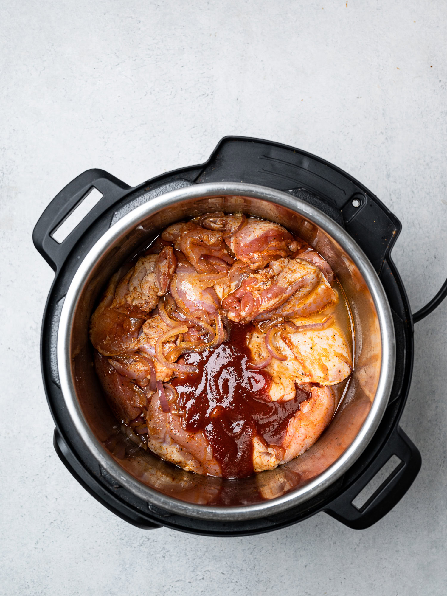 chicken thighs with sauce in instant pot