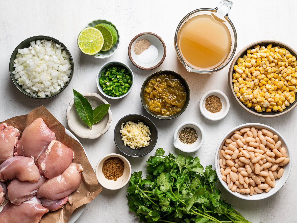 ingredients to make the chicken chili