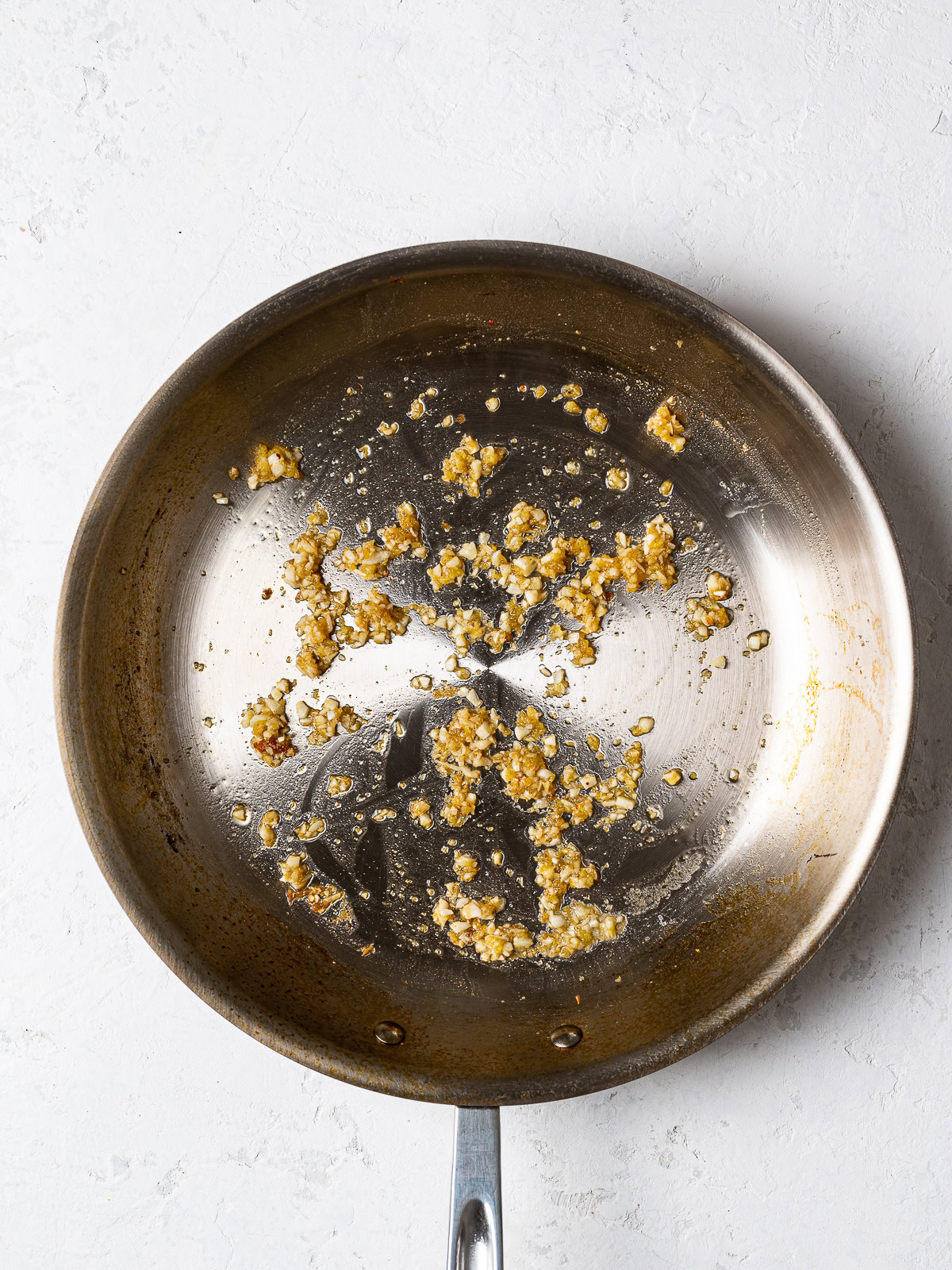 sautéing garlic and ginger in pan