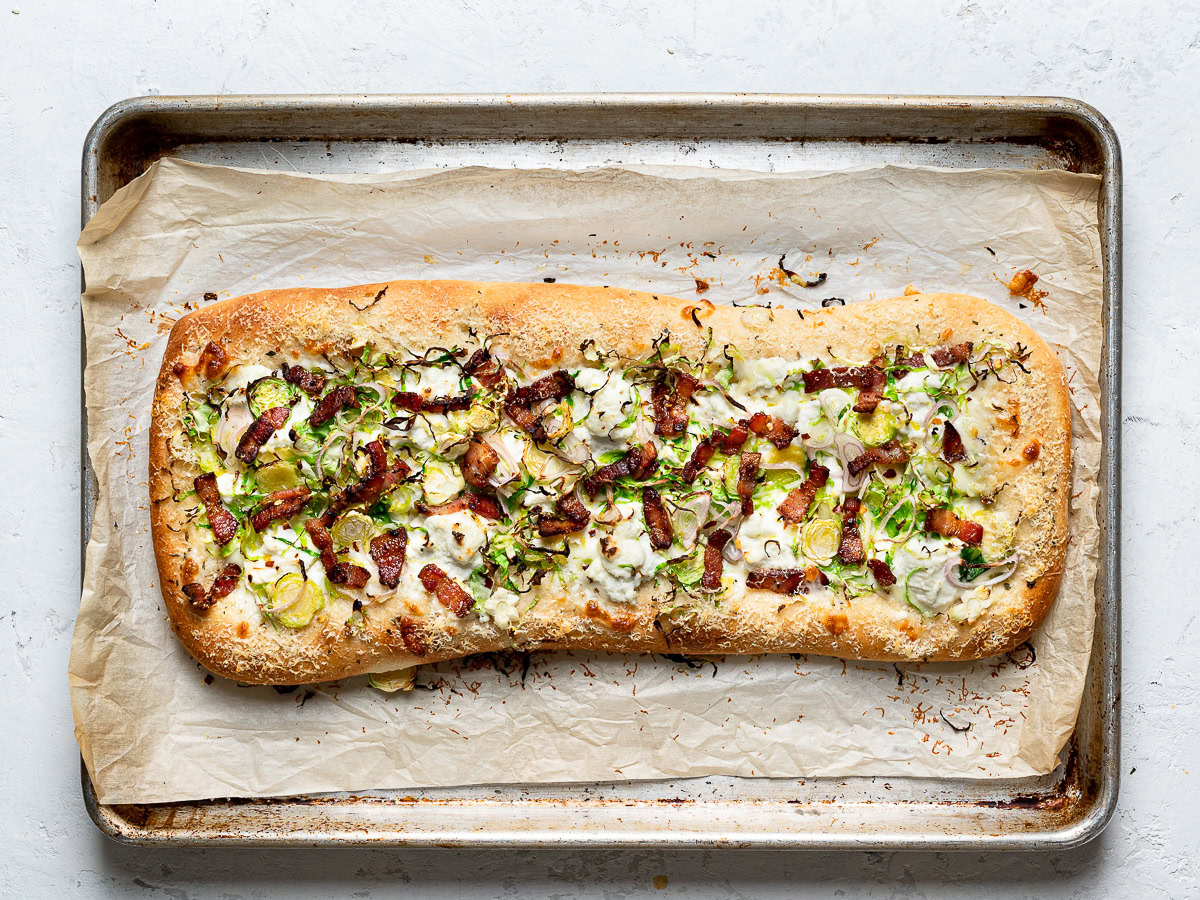 baked flatbread pizza 