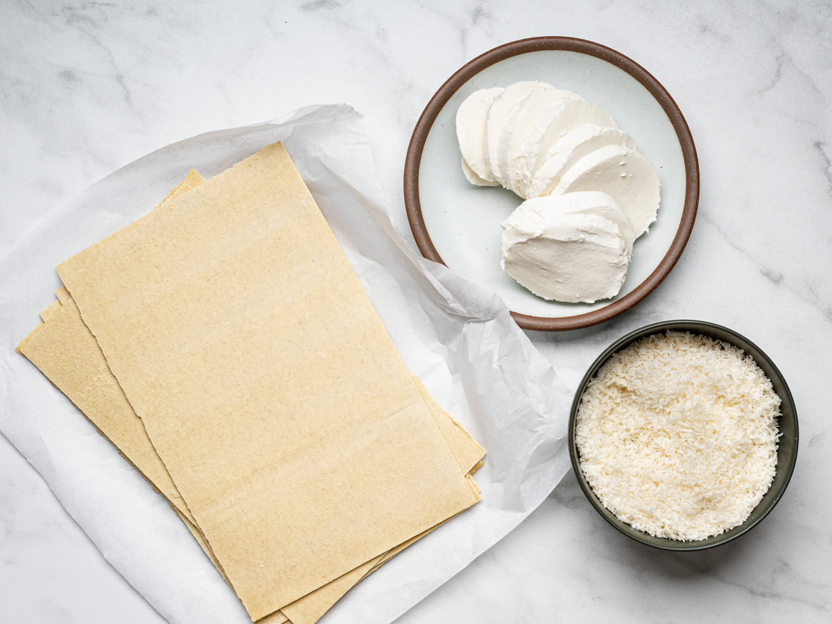 ingredients for assembling lasagna 