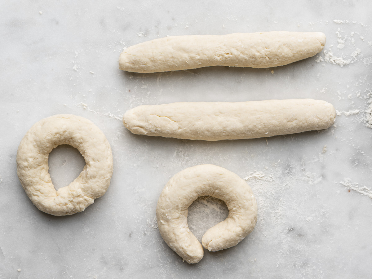 Dough shaped into bagel rings. 