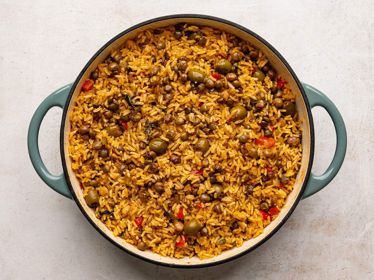 Cooked arroz con gandules in pot. 