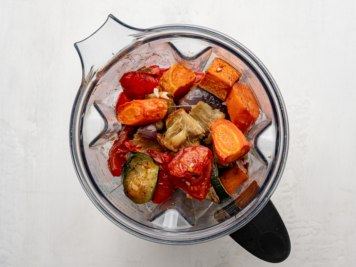 Roasted vegetables in blender ready to be blended.
